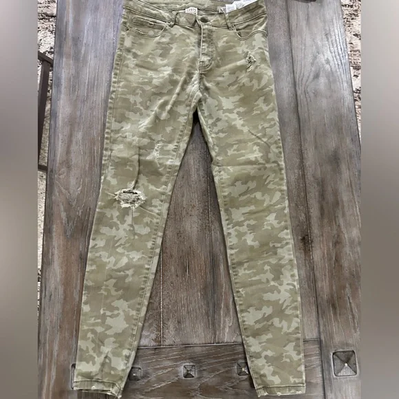 Zara Olive Denim Pants - Picture 6 of 13